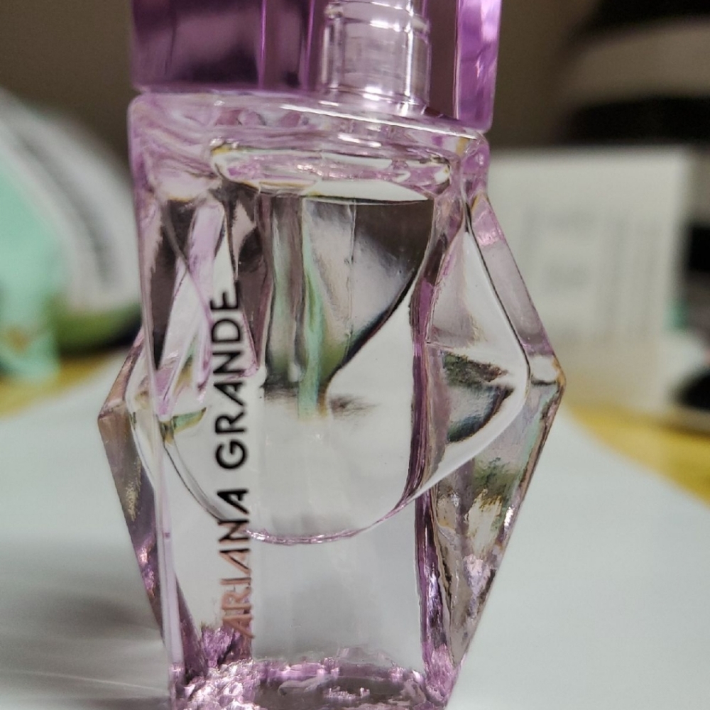 Ariana Grande REM / R.E.M
